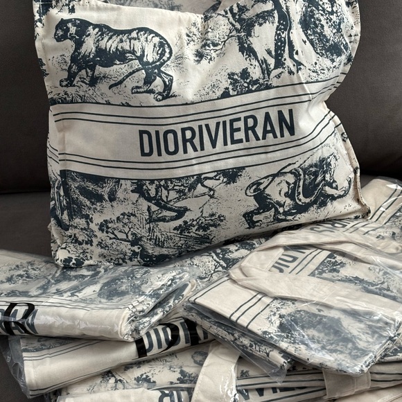 New without tags, GWP Blue Dior/ Diorivera straw tote bag - Picture 2 of 4